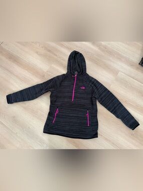 The North Face Women's Magenta charcoal Quarter Zip Jacket Size Large